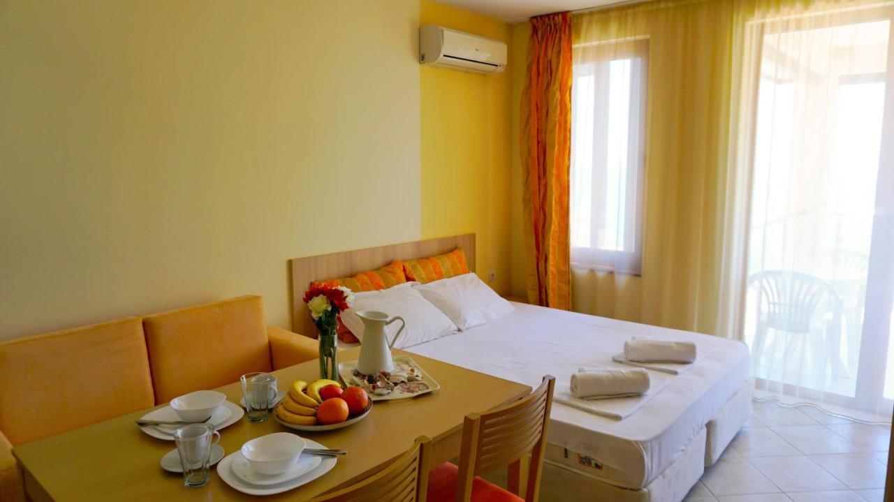 Морски Апартаменти Джулай Морнинг - July Morning Sea View Apartments Kavarna Exteriér fotografie