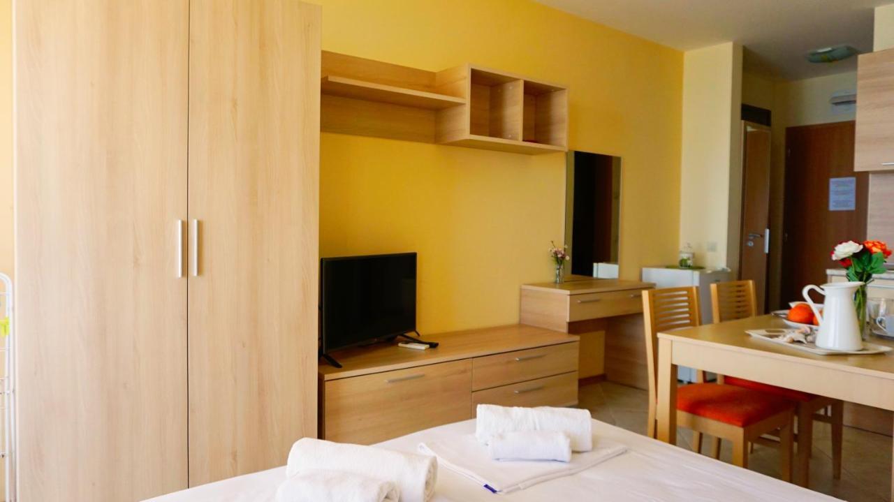 Морски Апартаменти Джулай Морнинг - July Morning Sea View Apartments Kavarna Exteriér fotografie