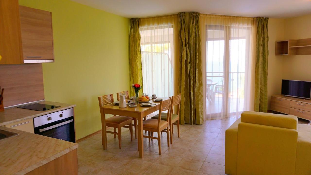 Морски Апартаменти Джулай Морнинг - July Morning Sea View Apartments Kavarna Exteriér fotografie